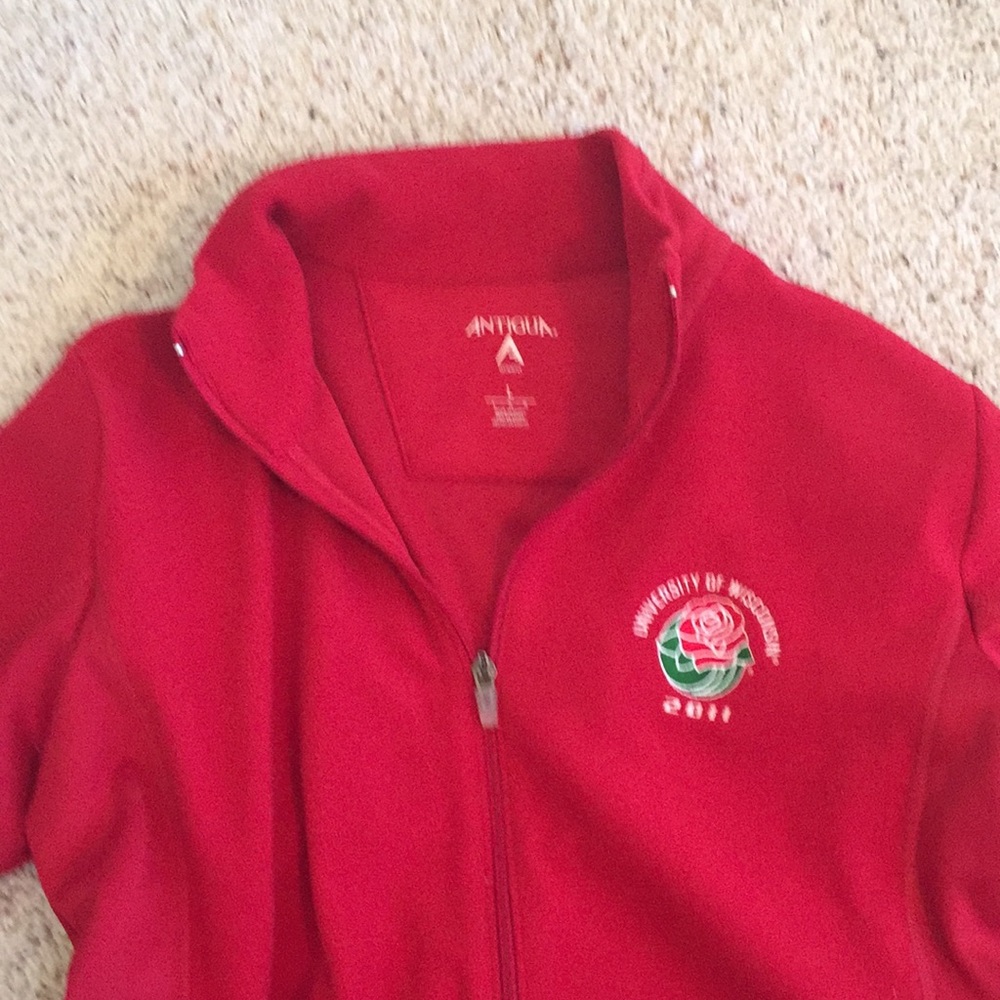 Like new Wisconsin rose bowl fleece